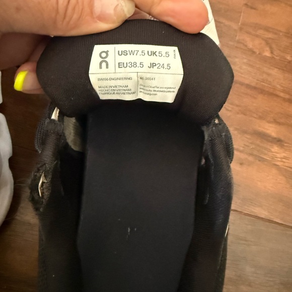 OnCloud Heron Women's Athletic Shoes - Black, Purple, and White-Size 7.5 - Picture 11 of 13